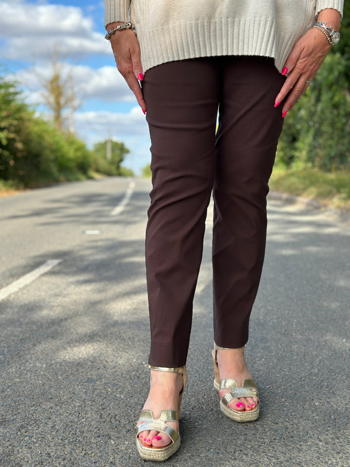 Coffee Slim Fit Pull-on Trouser- Stehmann - Loli 742