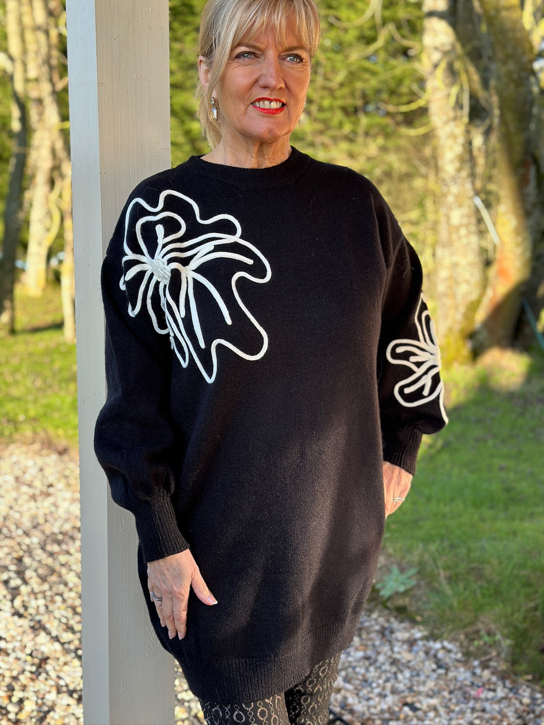 Longline Flower Silhouette Jumper | Black