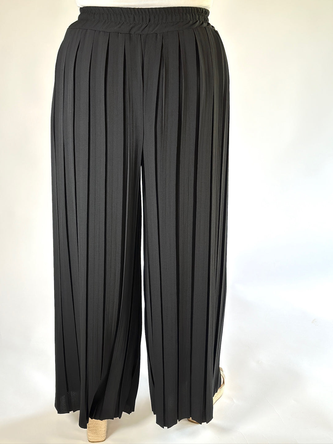 Wide Leg Pleated Trousers | Black